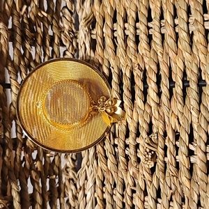 Golden hat brooch